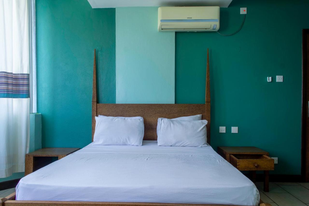 במבורי Cowrie Shell Beach Apartments Official מראה חיצוני תמונה