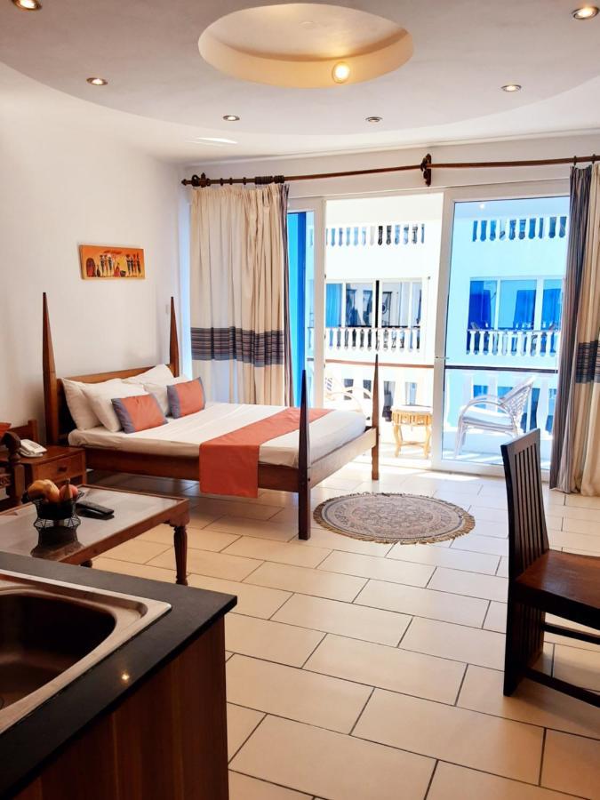 במבורי Cowrie Shell Beach Apartments Official מראה חיצוני תמונה