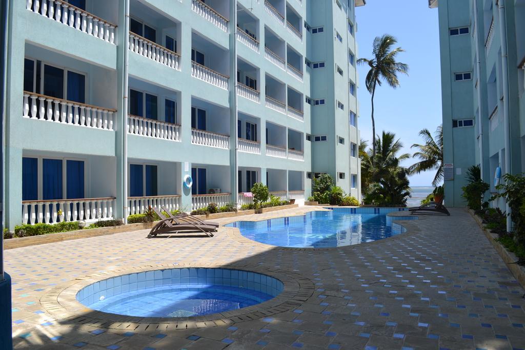 במבורי Cowrie Shell Beach Apartments Official מראה חיצוני תמונה