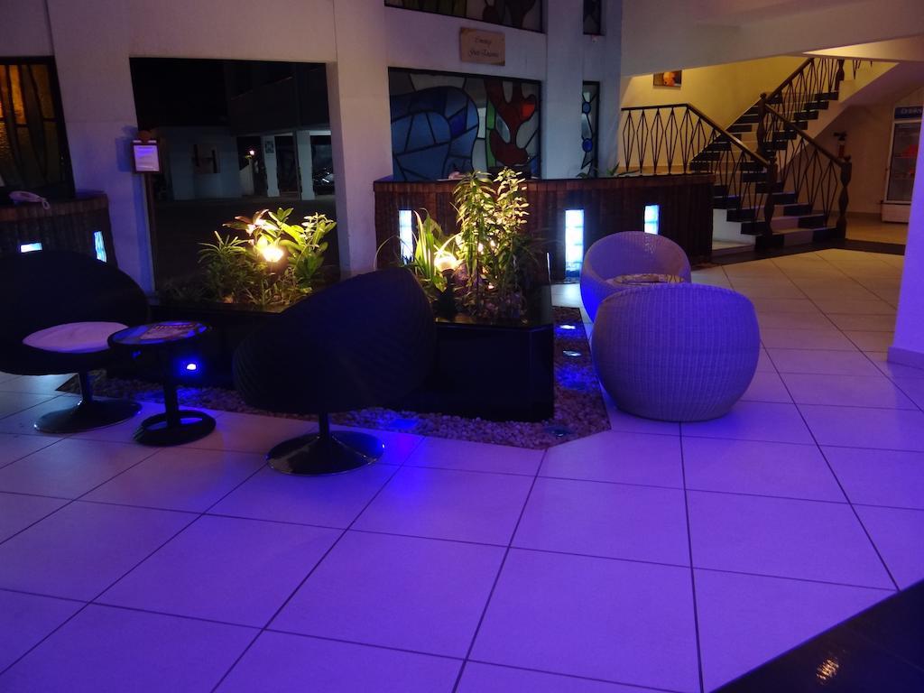 במבורי Cowrie Shell Beach Apartments Official מראה חיצוני תמונה