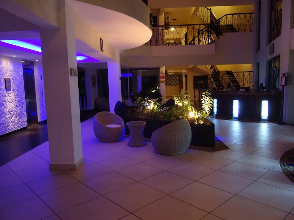 במבורי Cowrie Shell Beach Apartments Official מראה חיצוני תמונה