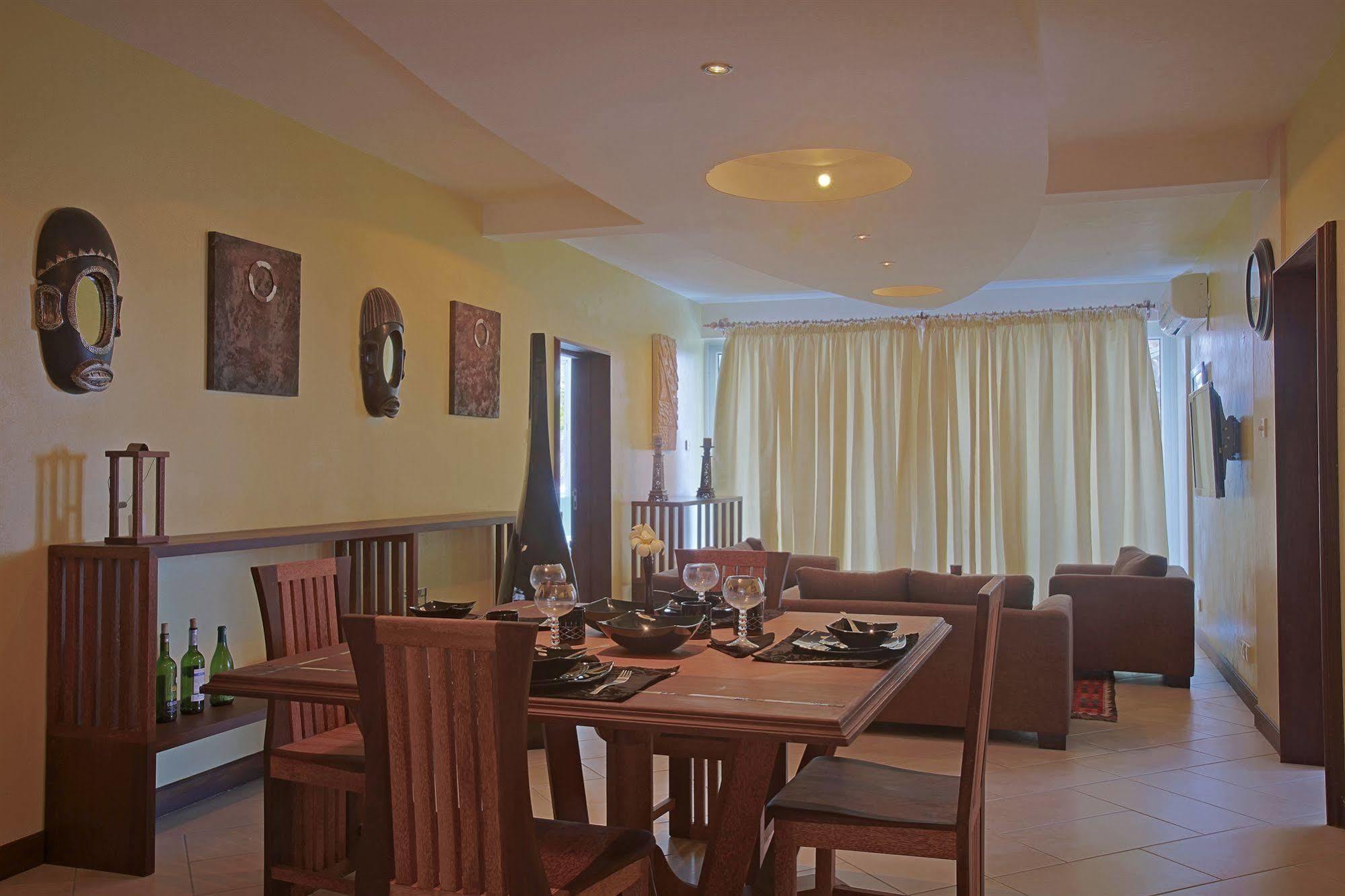 במבורי Cowrie Shell Beach Apartments Official מראה חיצוני תמונה