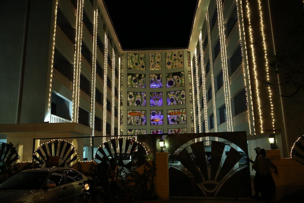 במבורי Cowrie Shell Beach Apartments Official מראה חיצוני תמונה